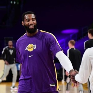 开云官方app入口-庄神首战受伤，小加倍感冷落  湖人赔了夫人又折兵