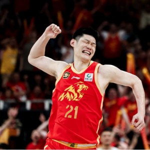 开云体育-广厦半场49-49上海：胡金秋22分大爆发 张镇麟王哲林陷犯麻烦规