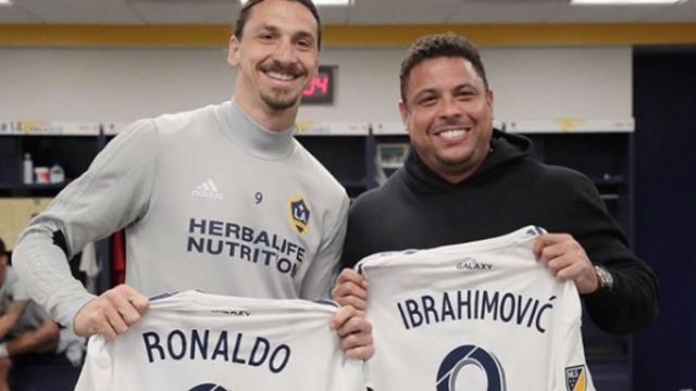 1638946708661042890.jpg AARzvr6.jpg